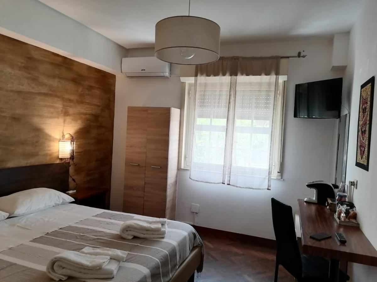 Twin Room,1415448792:JPEG